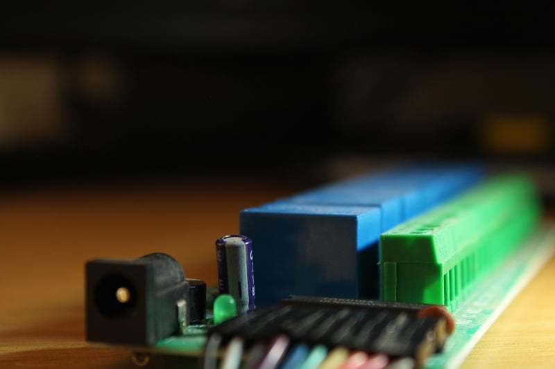 Chrono-Displacement Capacitor